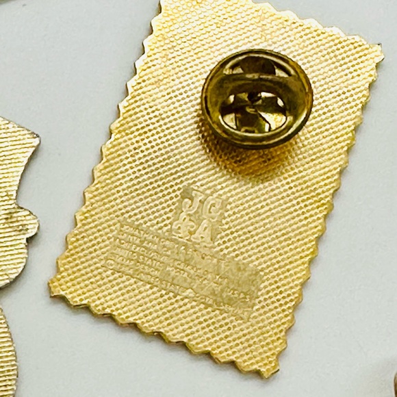 Vintage Old Fashioned Christmas Brooch pin lot - Picture 4 of 10